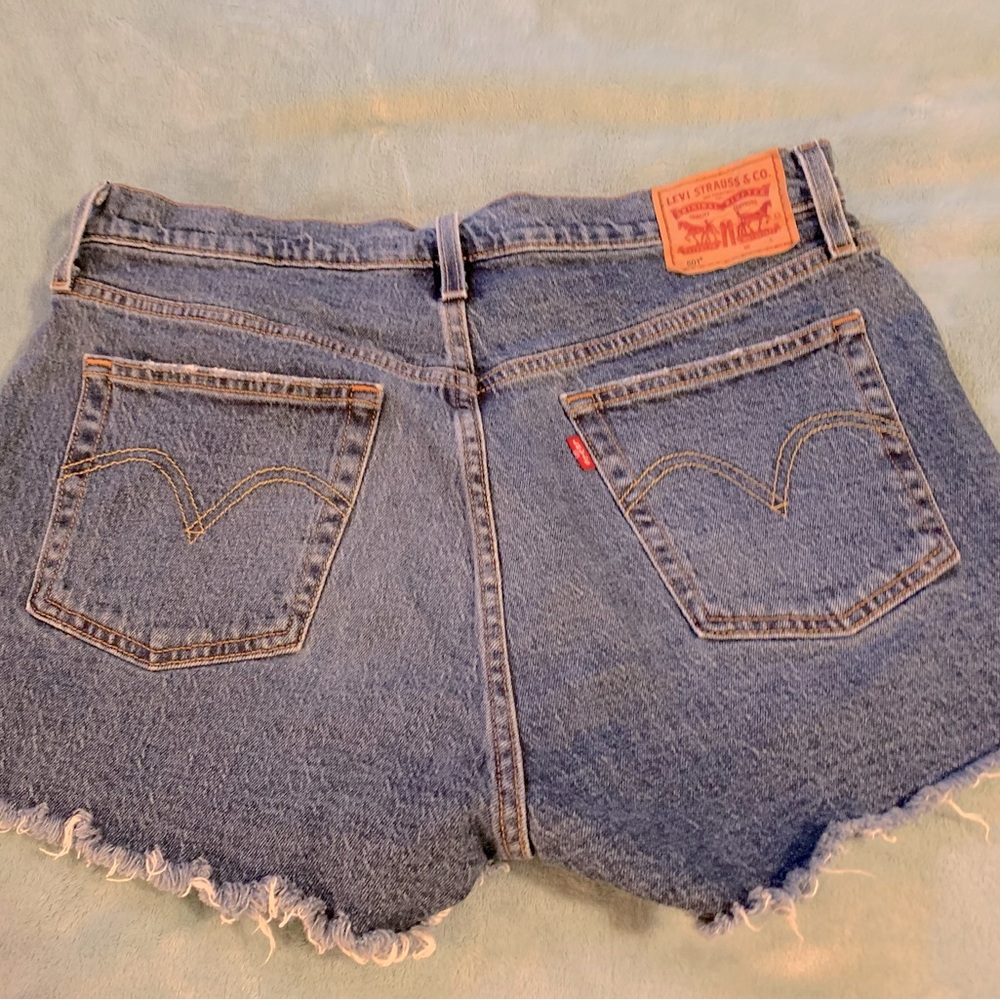 Levi’s 501 Dark Wash High Waist Cut off Shorts -Size 31